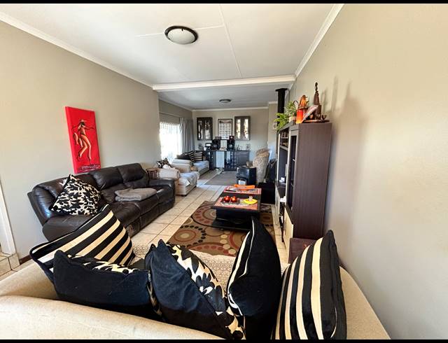 3 BEDROOM HOUSE FOR SALE IN ISANDOVALE